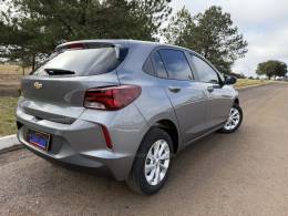 CHEVROLET - ONIX - 2022/2023 - Cinza - R$ 74.900,00
