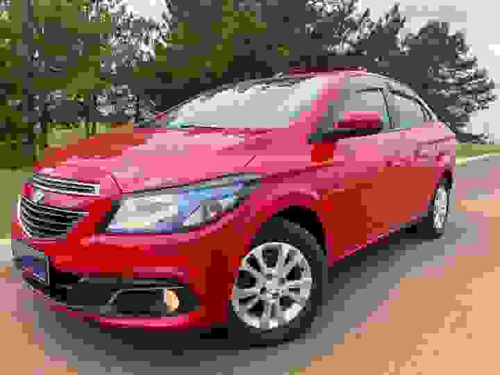 CHEVROLET - PRISMA - 2014/2015 - Vermelha - R$ 52.900,00