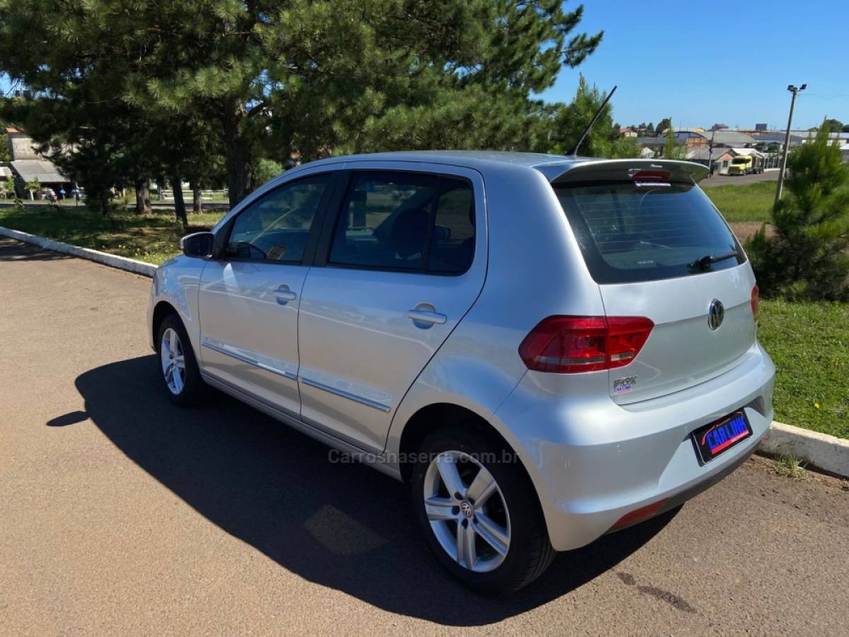 VOLKSWAGEN - FOX - 2016/2016 - Prata - R$ 49.900,00