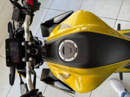 HONDA - CB 300F TWISTER - 2024/2024 - Dourada - R$ 26.900,00