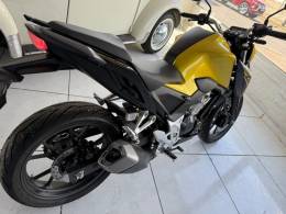 HONDA - CB 300F TWISTER - 2024/2024 - Dourada - R$ 26.900,00
