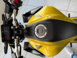 HONDA - CB 300F TWISTER - 2024/2024 - Dourada - R$ 26.900,00